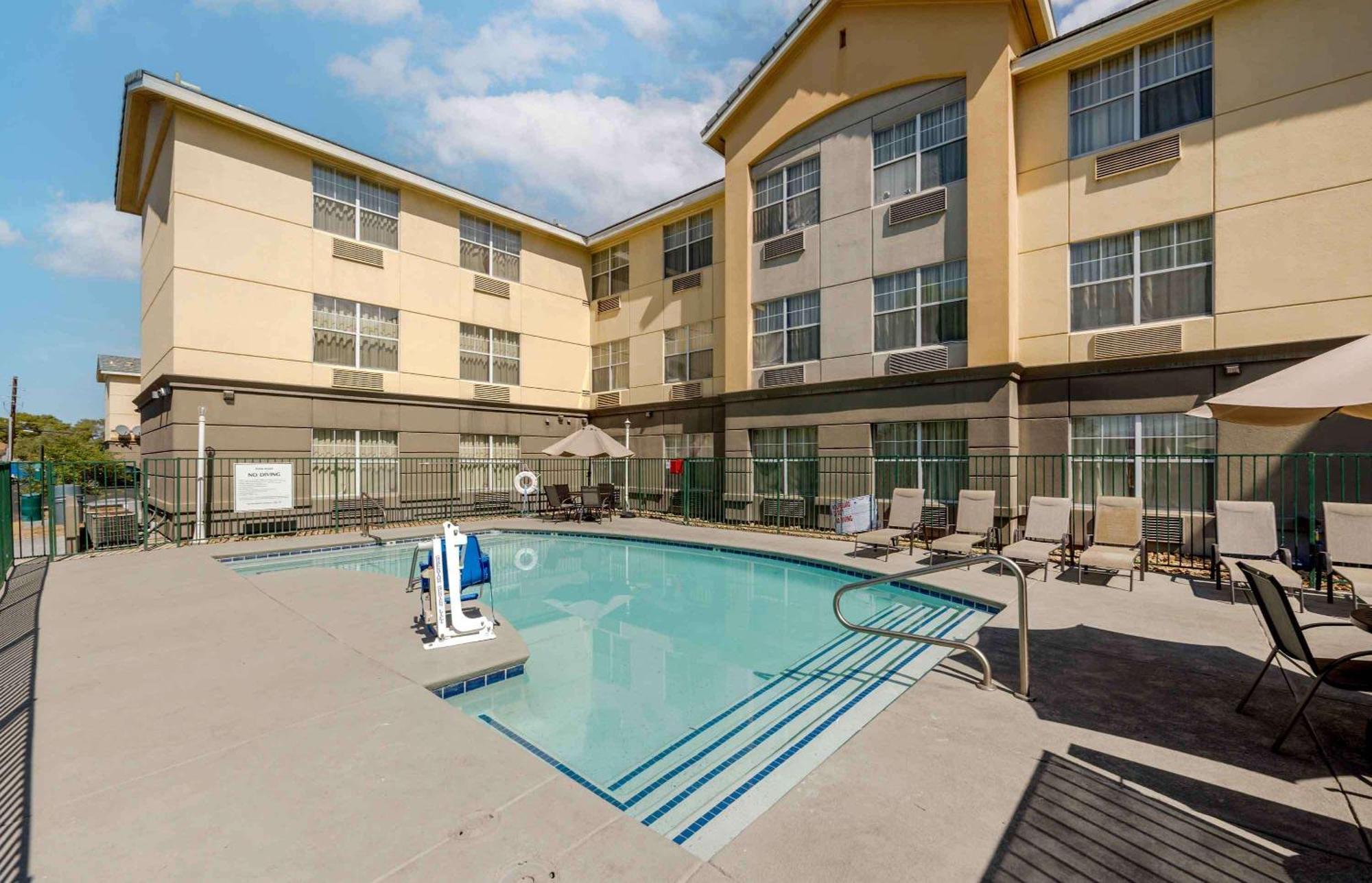 Mainstay Suites Las Vegas Flamingo Экстерьер фото