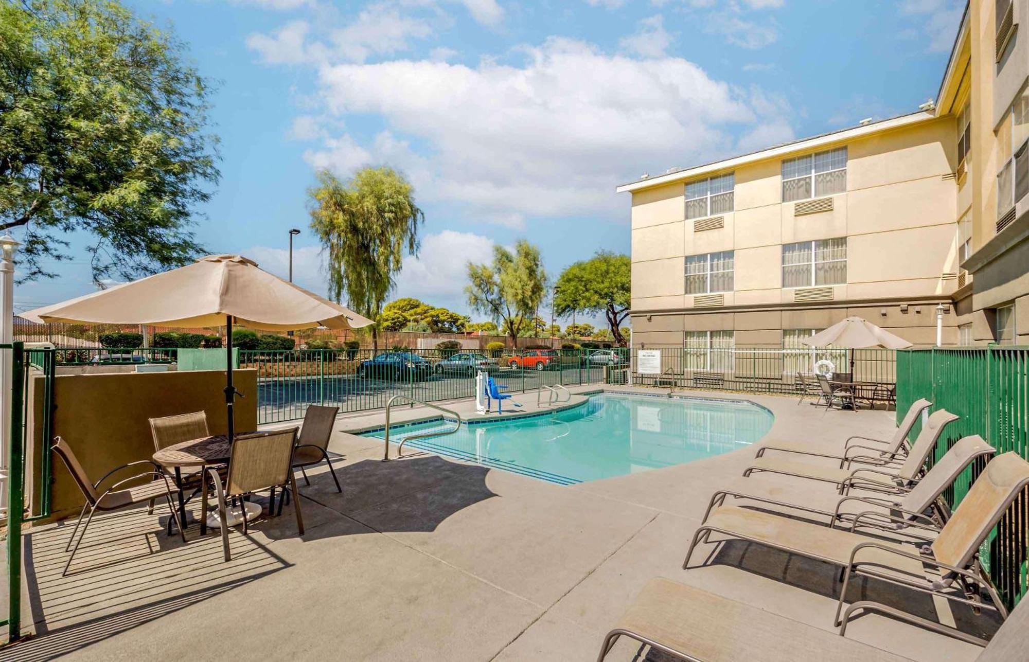 Mainstay Suites Las Vegas Flamingo Экстерьер фото